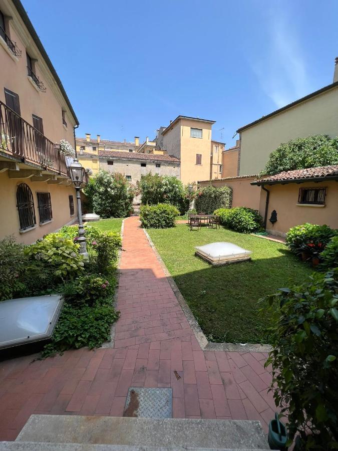 Il Salotto Sul Rio Apartment Mantova